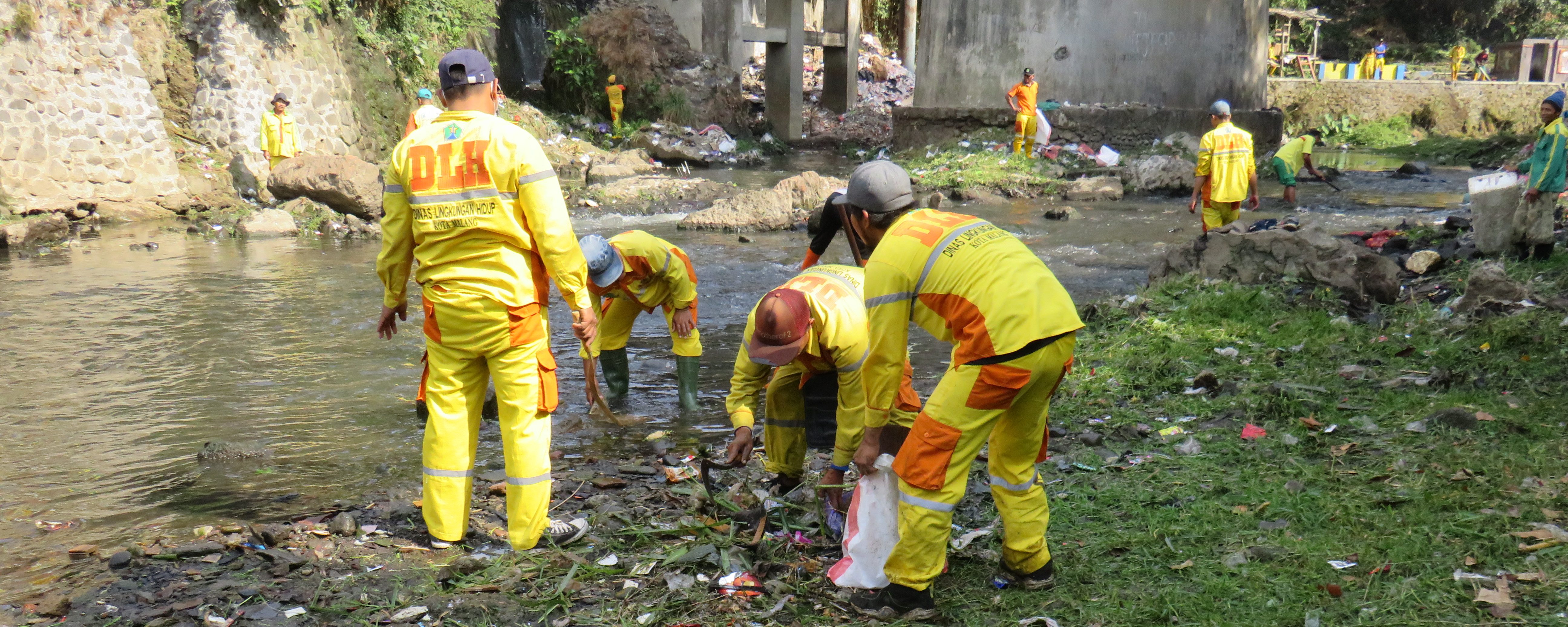 Bersih-bersih sungai muharto 19 Juni 2019