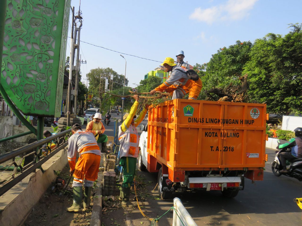 Bersih-Bersih Sampah Sungai Celaket di Jl. Jaksa Agung Suprapto, Klojen