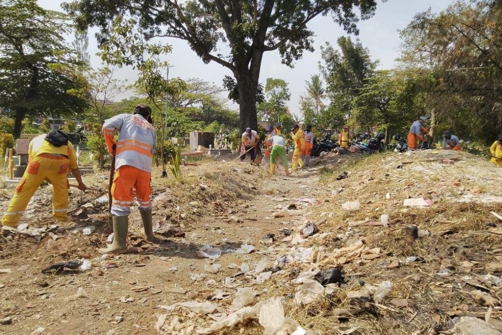 Bersih-Bersih Dinas Lingkungan Hidup Kota Malang di TPU Mergan tanggal 31 Juli 2019