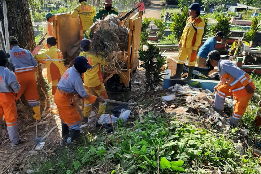 Bersih-Bersih Dinas Lingkungan Hidup Kota Malang di TPU Mergan tanggal 30 Juli 2019