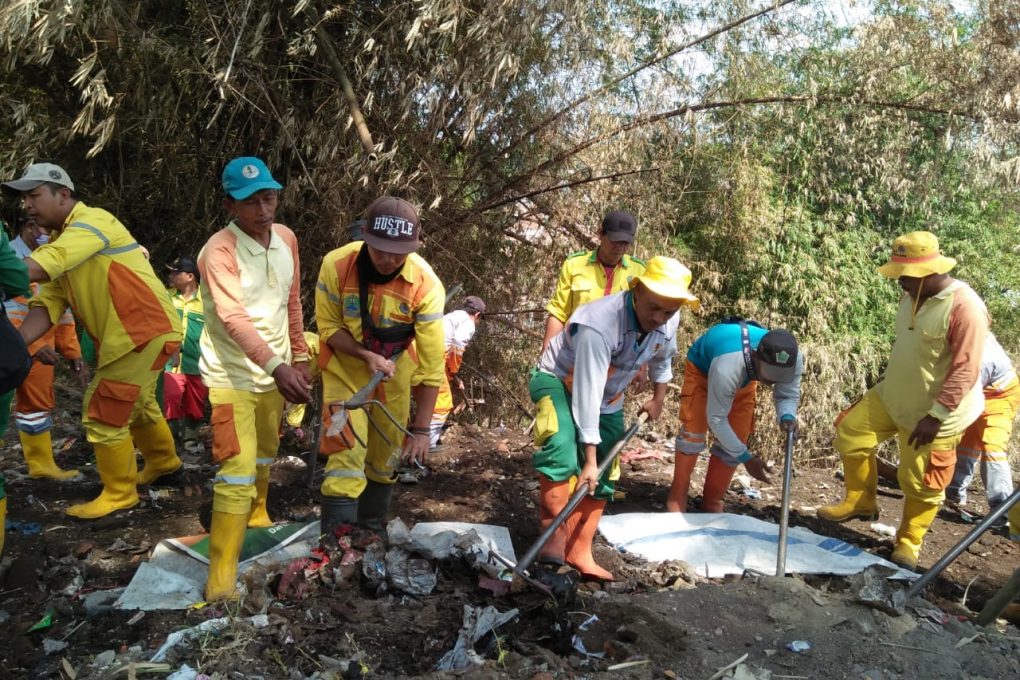 Bersih-Bersih Dinas Lingkungan Hidup Kota Malang di TPU Mergan tanggal 30 Juli 2019