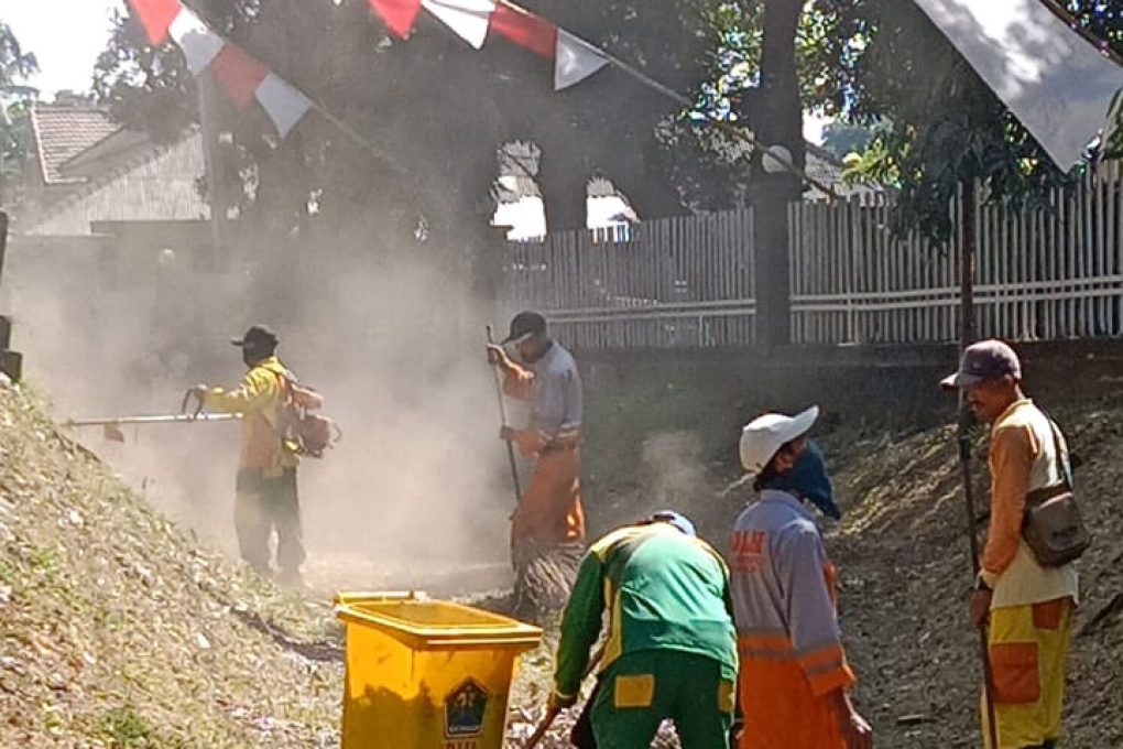 Kegiatan Bersih-Bersih di Saluran Terbuka Jl. Panglima Sudirman (6 Agustus 2019)