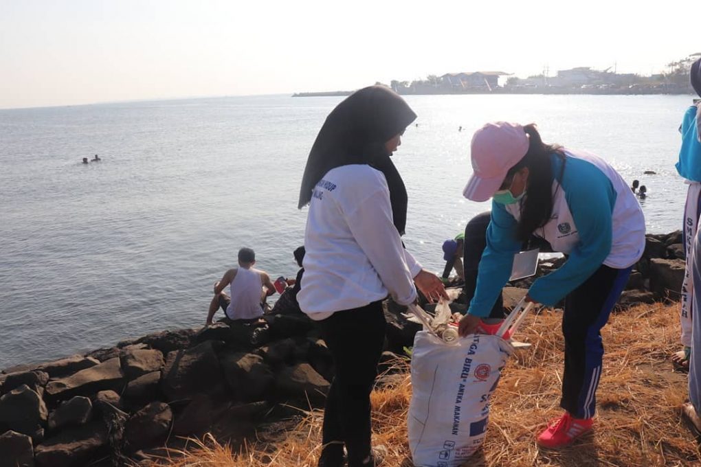 Gerakan Bersih Pantai (Coastal Clean Up) Mayangan